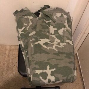 Camouflage Size Large Jogger Pants